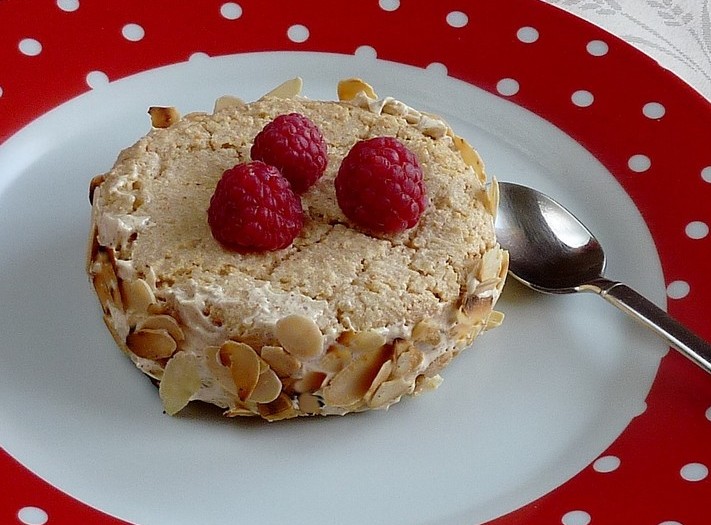 Gateau Meringue Aux Amandes Et Aux Framboises Www Cancoillotte Net